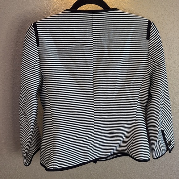 Talbots Women's Black and White Striped Blazer/ Size 6 - Picture 7 of 8